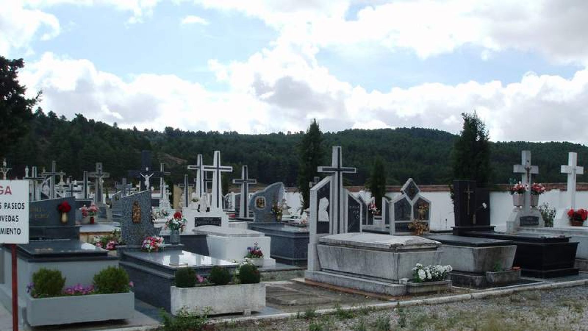 Imagen actual que presenta el cementerio de Villaobispo, con sólo seis nichos sin ocupar.