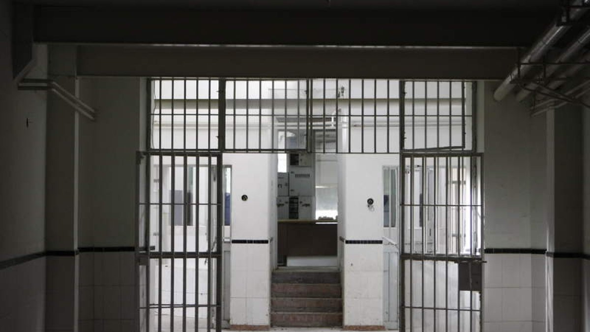 Interior de la vieja cárcel leonesa, ofrecida como sede para la academia de funcionarios. RAMIRO
