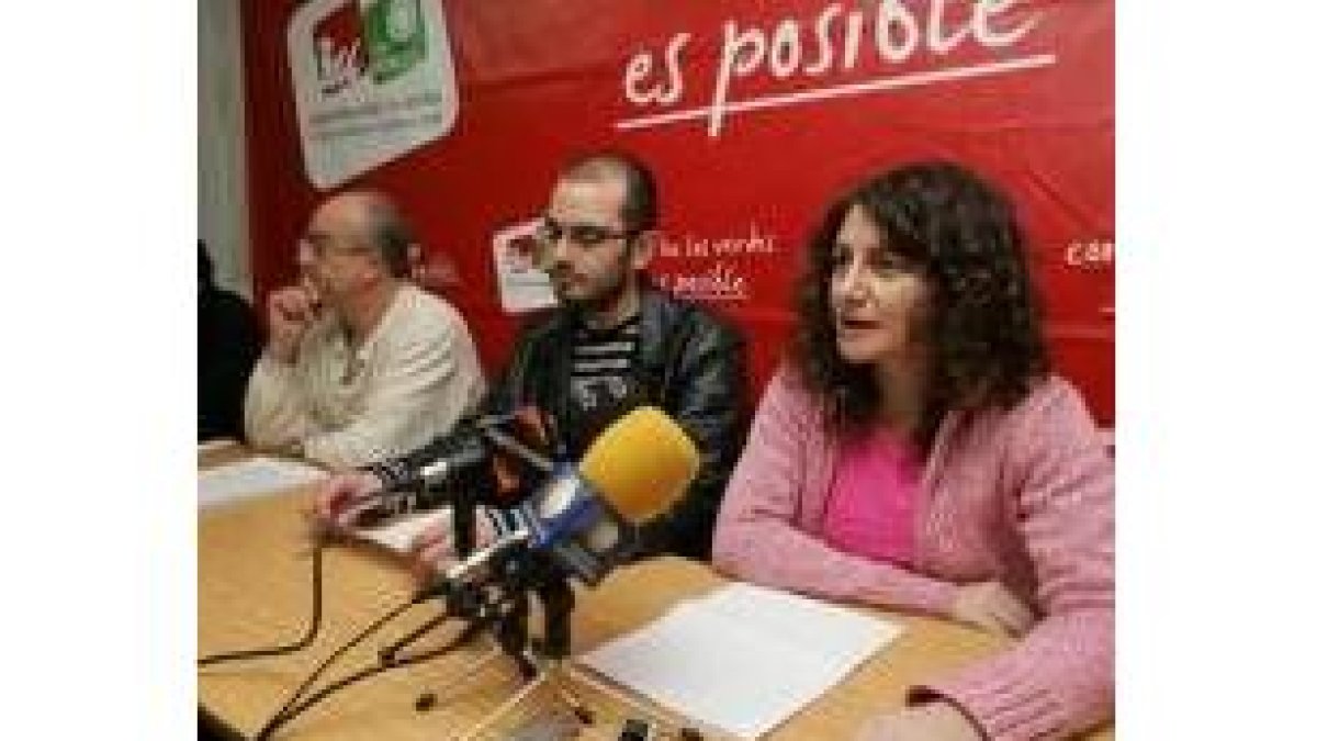 Tito Martínez, Marcos Cubelos y Cristina Álvarez, ayer en la sede