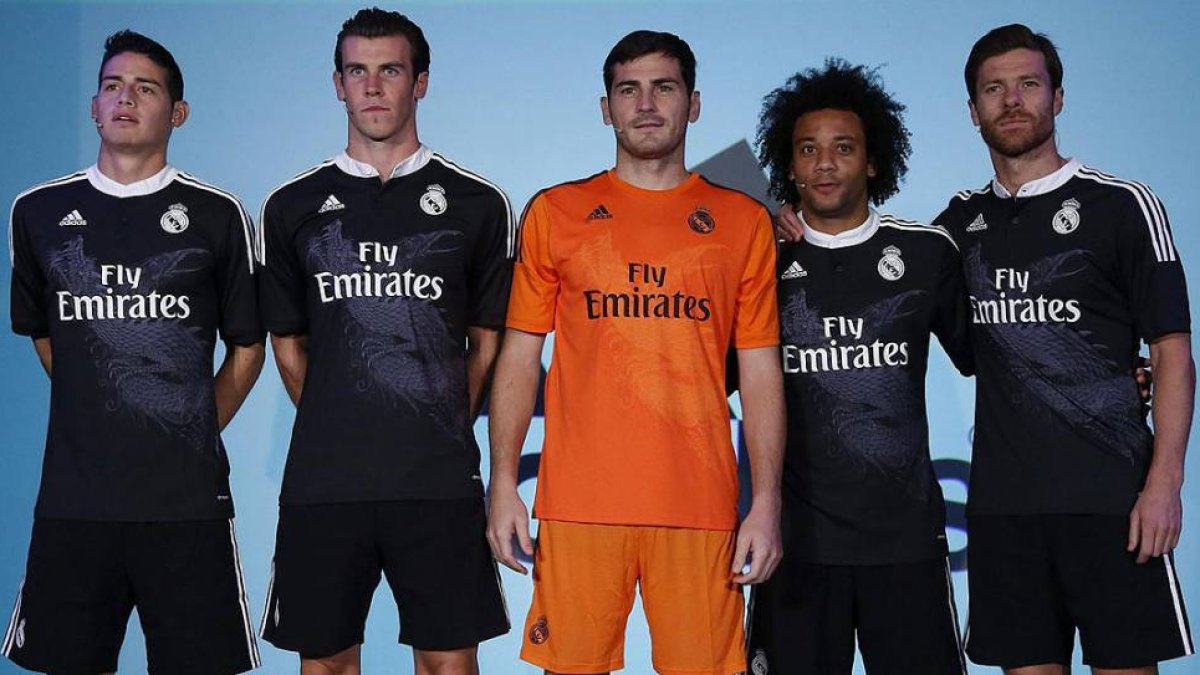 Xabi Alonso, Marcelo, Bale, James y Casillas han sido los elegidos para presentar la vestimenta que lucirá el equipo en la Champions.