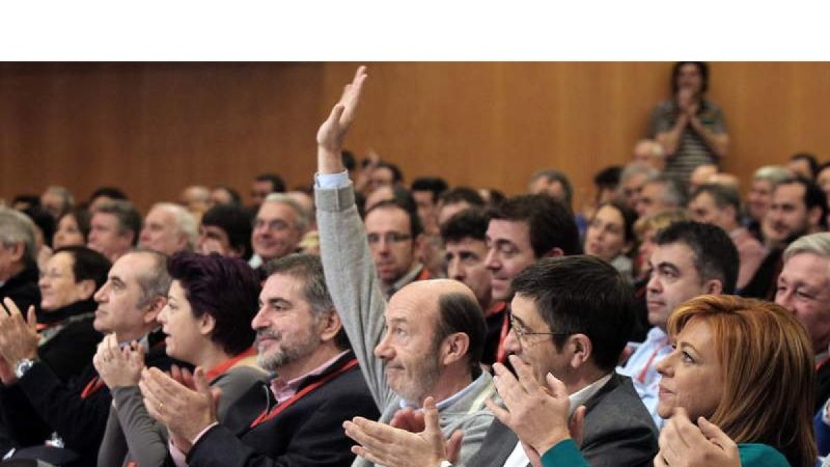 Pérez Rubalcaba ayer en Bilbao, en la clausura del congreso del PSE.