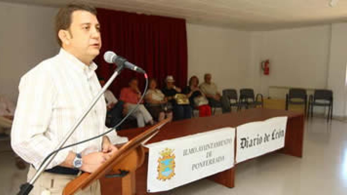 El alcalde de Ponferrada, Carlos López Riesco, durante la Fiesta del Deporte Berciano.