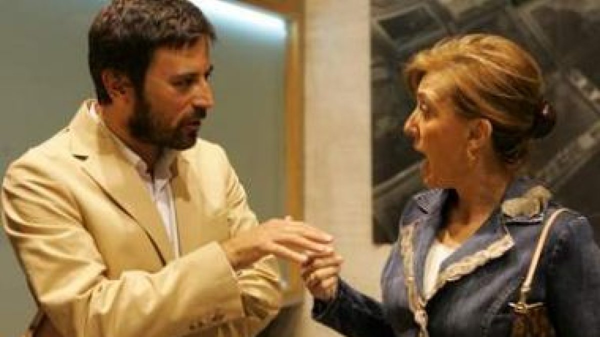 Rafael Doctor y María José Salgueiro, durante una visita de la consejera de Cultura al Musac