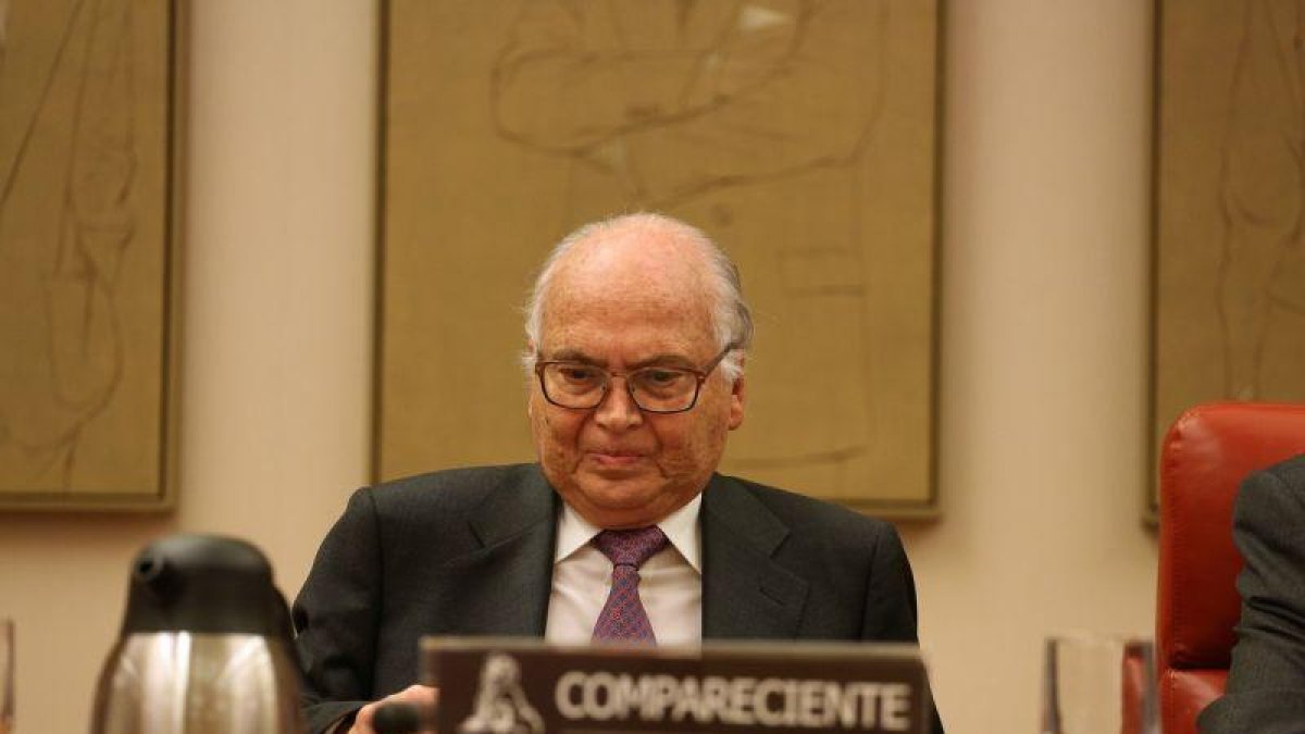 Comisión Constitucional donde compareció el presidente de la Junta Electoral Central,  Carlos Granados.