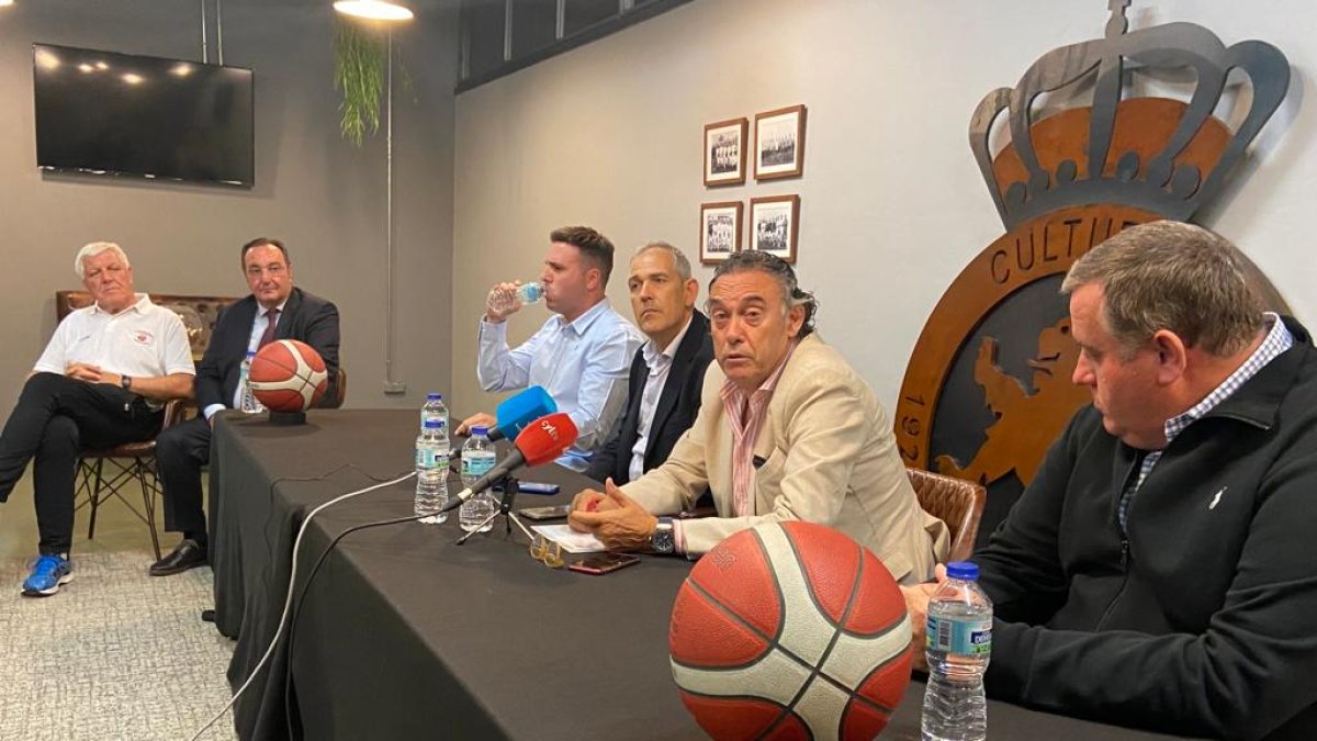 Presentación de la nueva sección de baloncesto de la Cultural. RAMIRO
