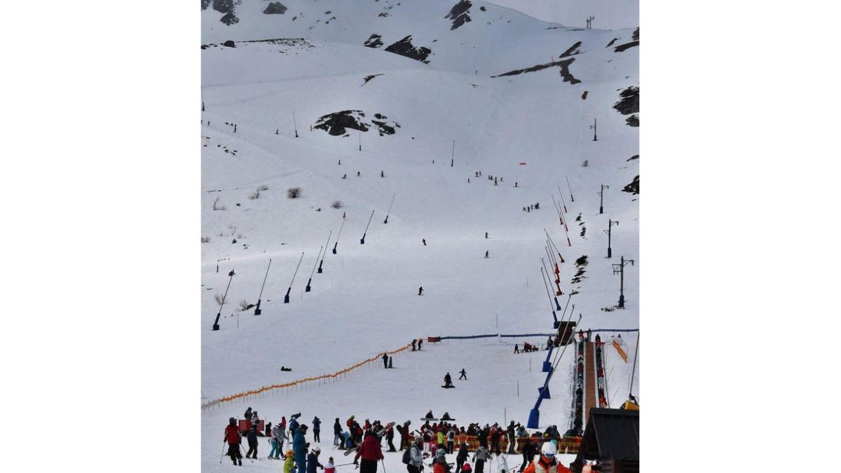 San Isidro registró la mayor afluencia de esquiadores. RAMIRO
