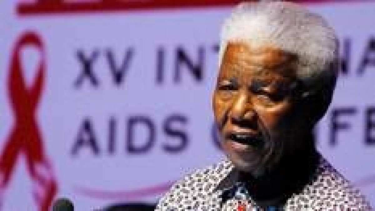 Nelson Mandela durante su intervención  en la Conferencia  sobre sida celebrada en Bangkok