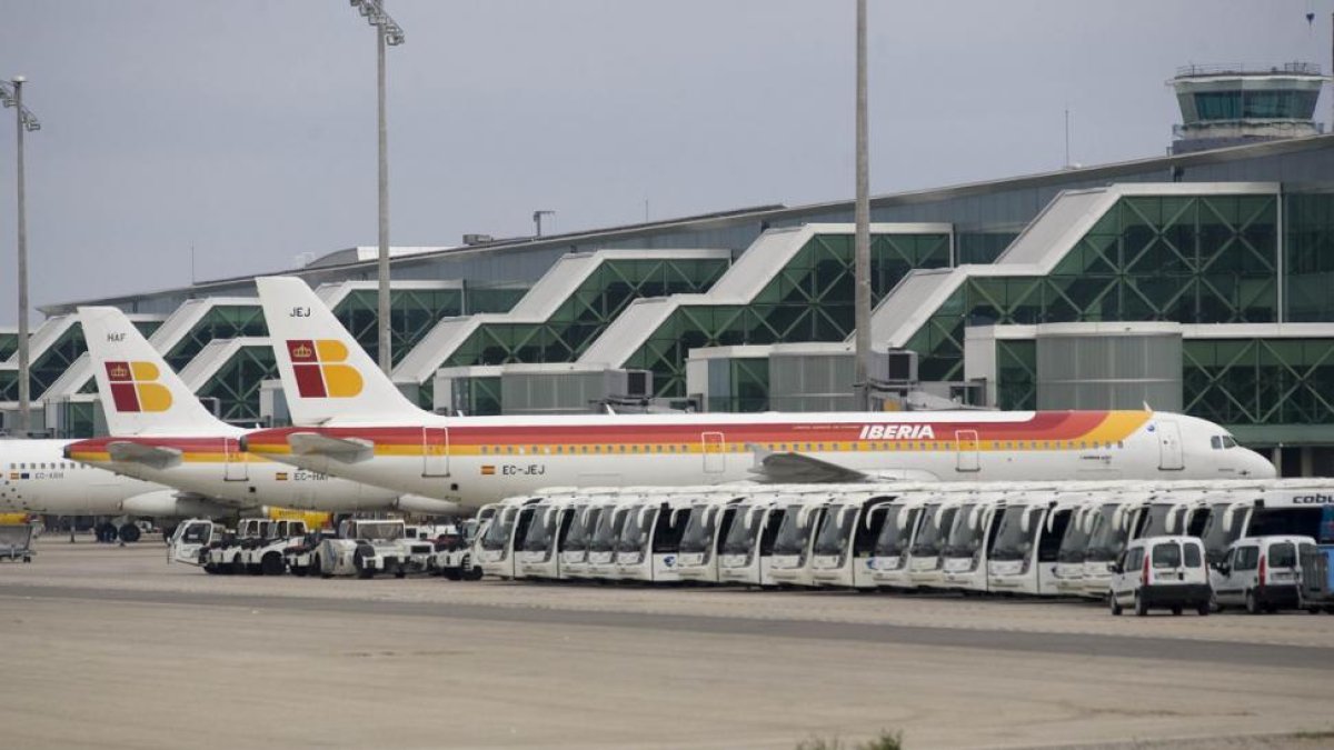 Aviones de Iberia en el aeropuerto de El Prat.