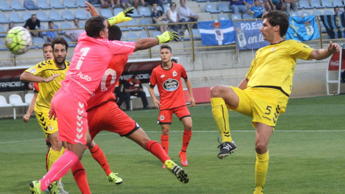 El Real Oviedo sacó a relucir su capacidad ofensiva para imponerse al Deportivo de La Coruña en el Reino de León.