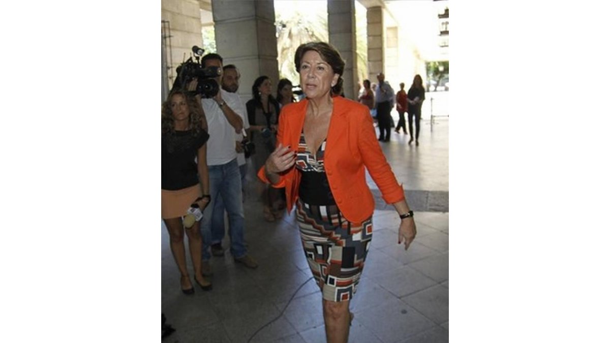 La exministra Magdalena Álvarez llega a los juzgados de Sevilla el pasado 8 de octubre.