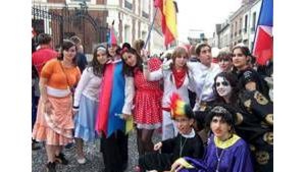 Un grupo de jóvenes viviendo la celebración carnavalera