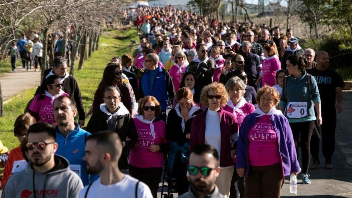 Miles de personas participaron ayer en Huelva en una carrera para homenajear a Laura Luelmo.