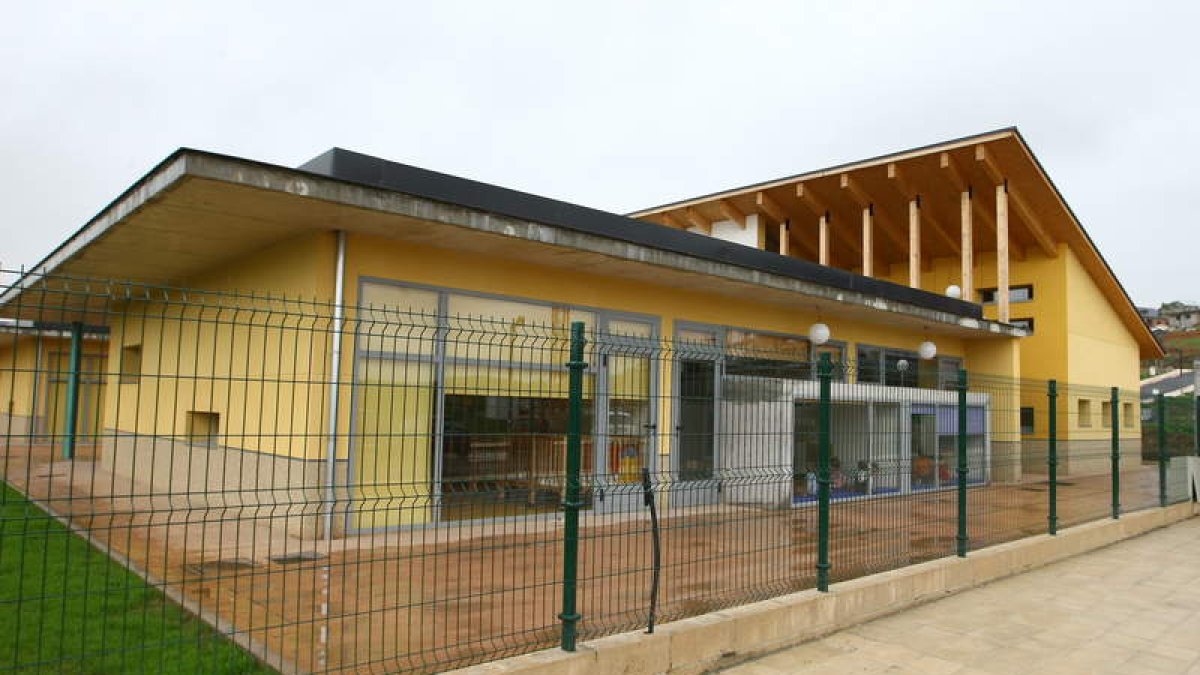En la urbanización La Cerca se ha construido la guardería municipal de Camponaraya.