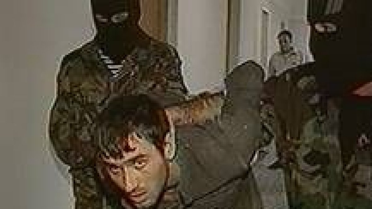 Imagen tomada de televisión del presunto rebelde pro checheno