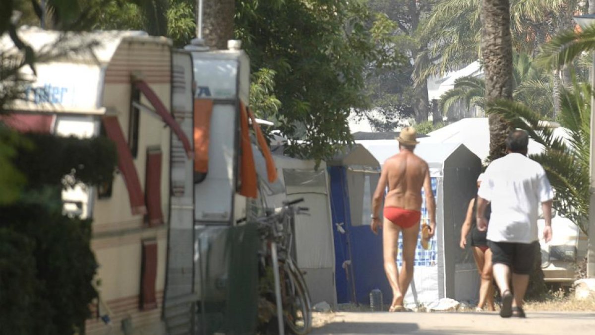 Un camping en Sant Carles de la Ràpita (Montsià).