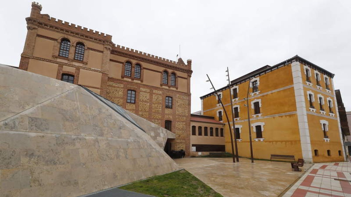 Los cuatro edificios que componen Araú y su singular auditorio siguen cerrados. RAMIRO