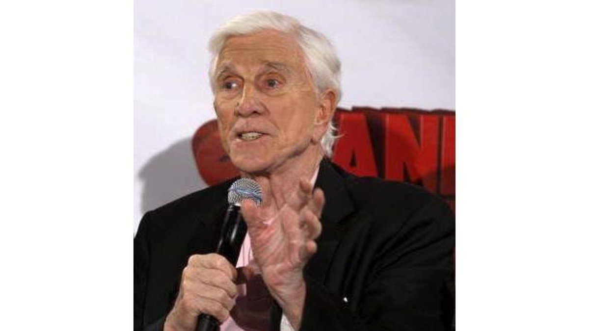 El actor canadiense Leslie Nielsen.