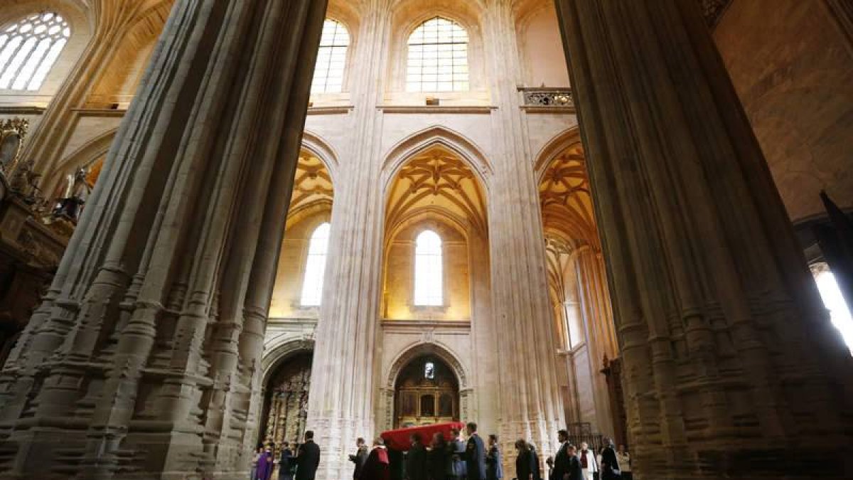 La Catedral acogió las exequias fúnebres del cronista oficial de Astorga.