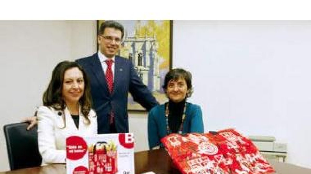 Cristina Santos, Alfredo Fernández Santos y Elisabet Valls, en un momento de la presentación de la c