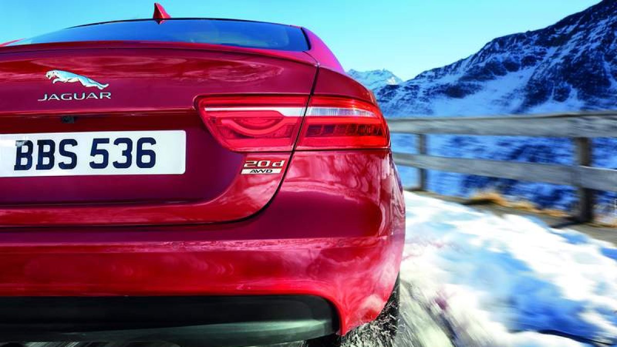 Tracción total… sin perder la magia de la propulsión trasera: Jaguar XE, el ‘Gran Gato’ continúa sugestionando.