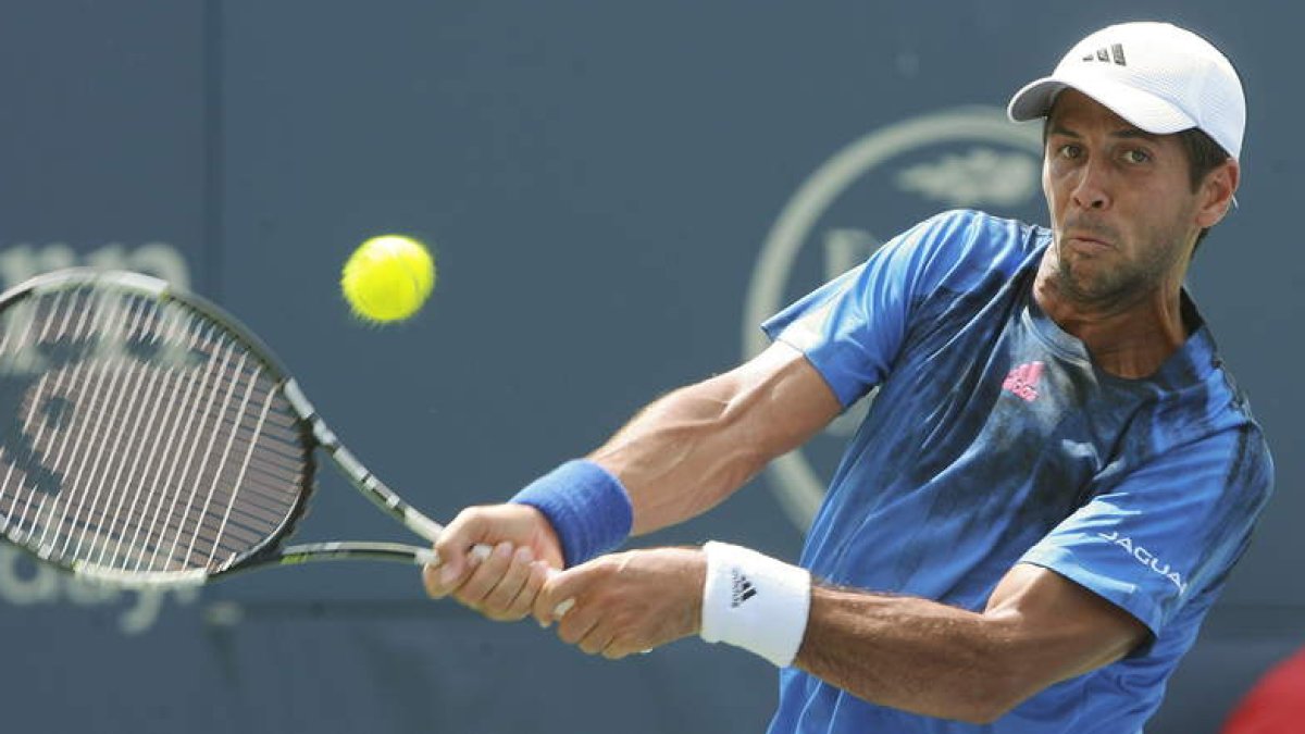 Fernando Verdasco en acción en el partido ante Tsonga.