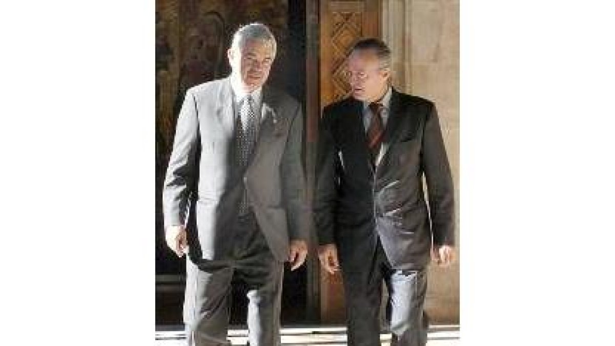 Pasqual Maragall y Josep Piqué, momentos antes de su reunión de ayer
