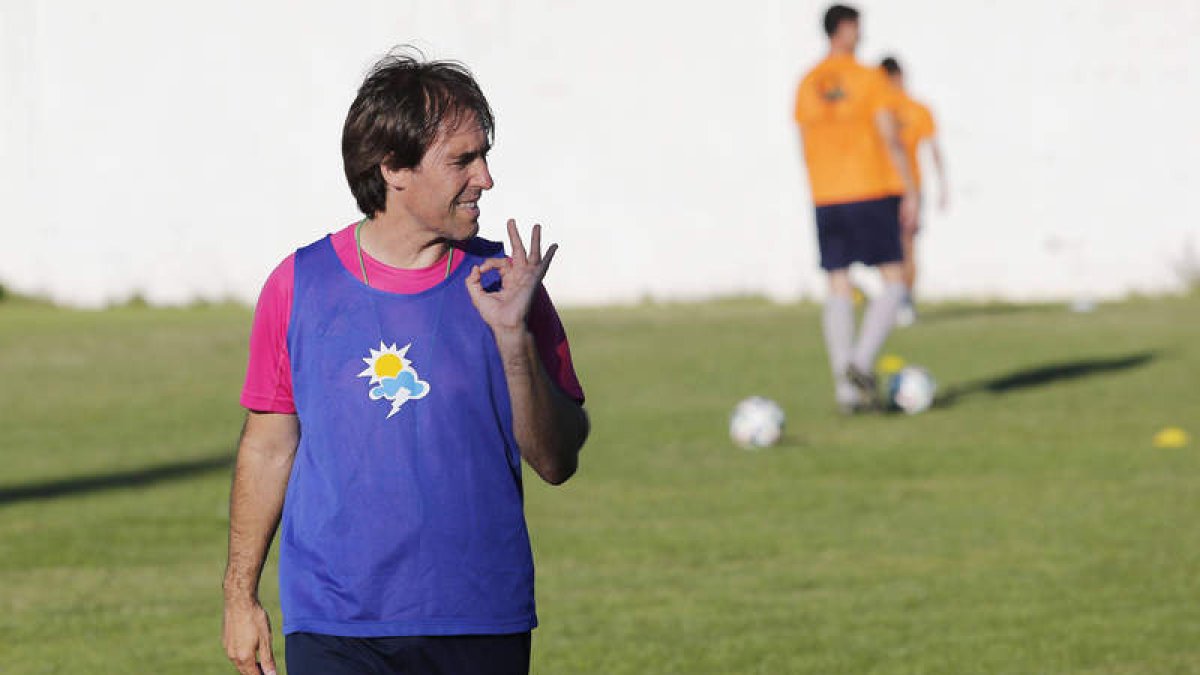 Carlos Tornadijo, nuevo técnico del Atlético Bembibre. MARCIANO PÉREZ