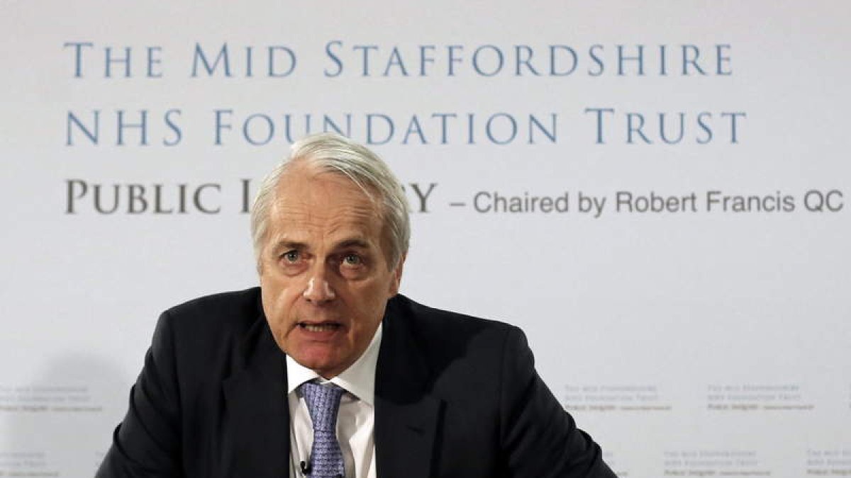 El jefe de la investigación sobre la fundación NHS de Mid Staffordshire, Robert Francis.