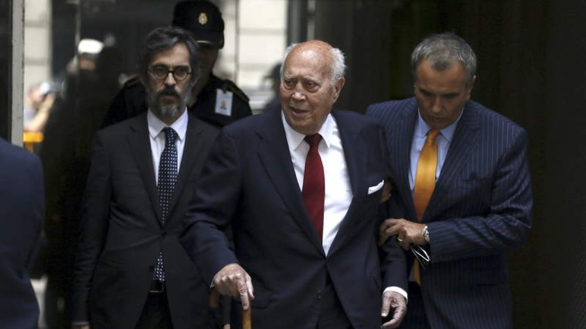 El ex tesorero Álvaro Lapuerta a su salida de la Audiencia Nacional donde fue citado por Ruz.