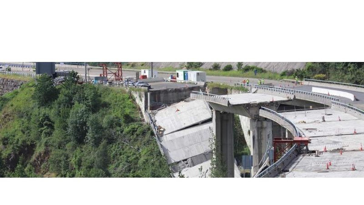 Imagen del viaducto tras el segundo derrumbe. ANA F. BARREDO