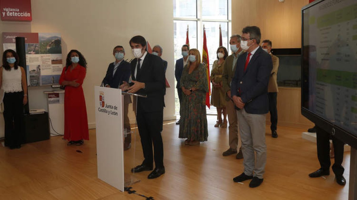 Un momento de la presentación ayer del operativo en el Centro del Fuego. FERNANDO OTERO