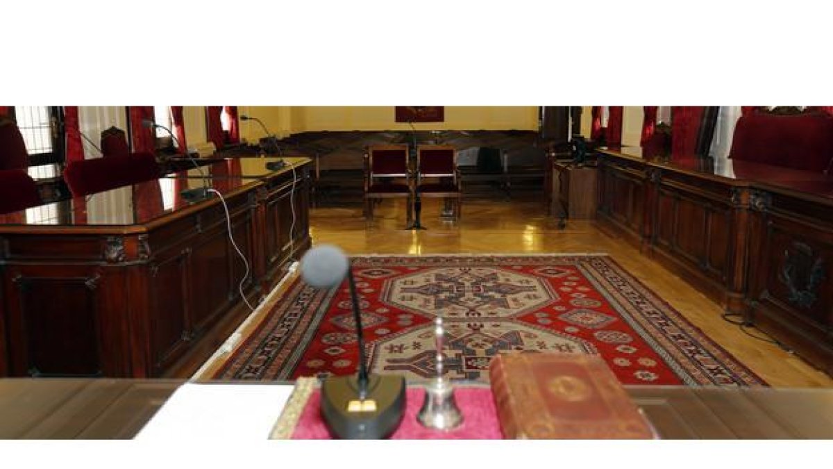 Sala donde se celebra el juicio y hoy se sentarán en el banquillo de las acusadas Montserrat, Triana y Raquel Gago