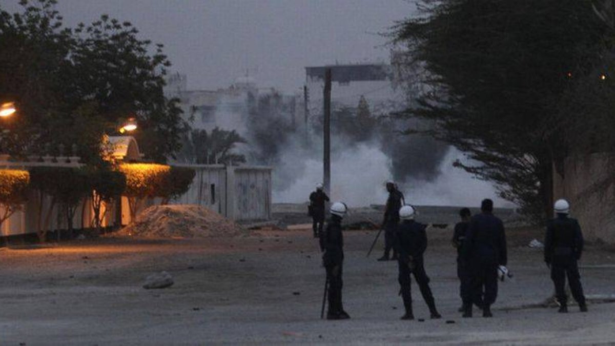 Policía en Manama, Baréin, tras los disturbios.