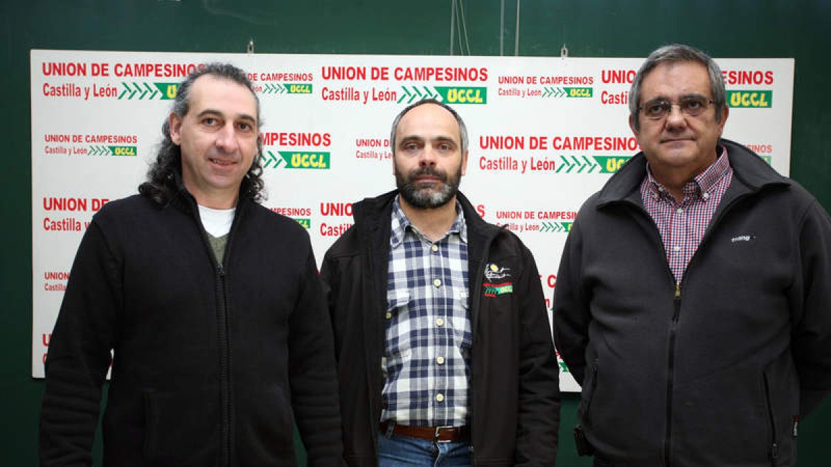Palacín, junto Guillermo Ruiz e Ignacio Arias, ayer, en Valladolid.
