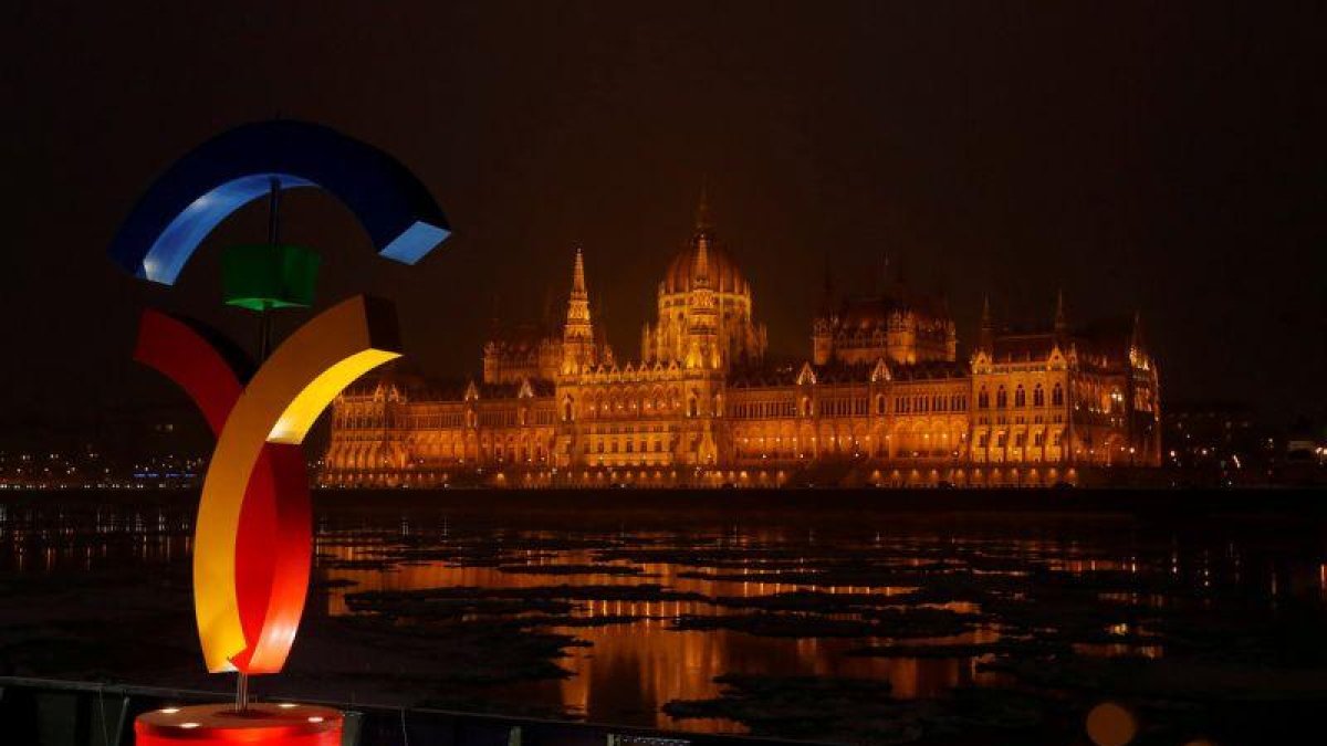 El parlamento húngaro y la imagen de los Juegos del 2024.