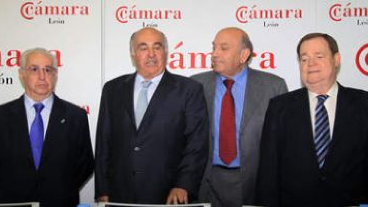 Luis Arias, de la Cámara de Gijón, Manuel Lamelas, de León, Francisco Menéndez, de Avilés, y Severin