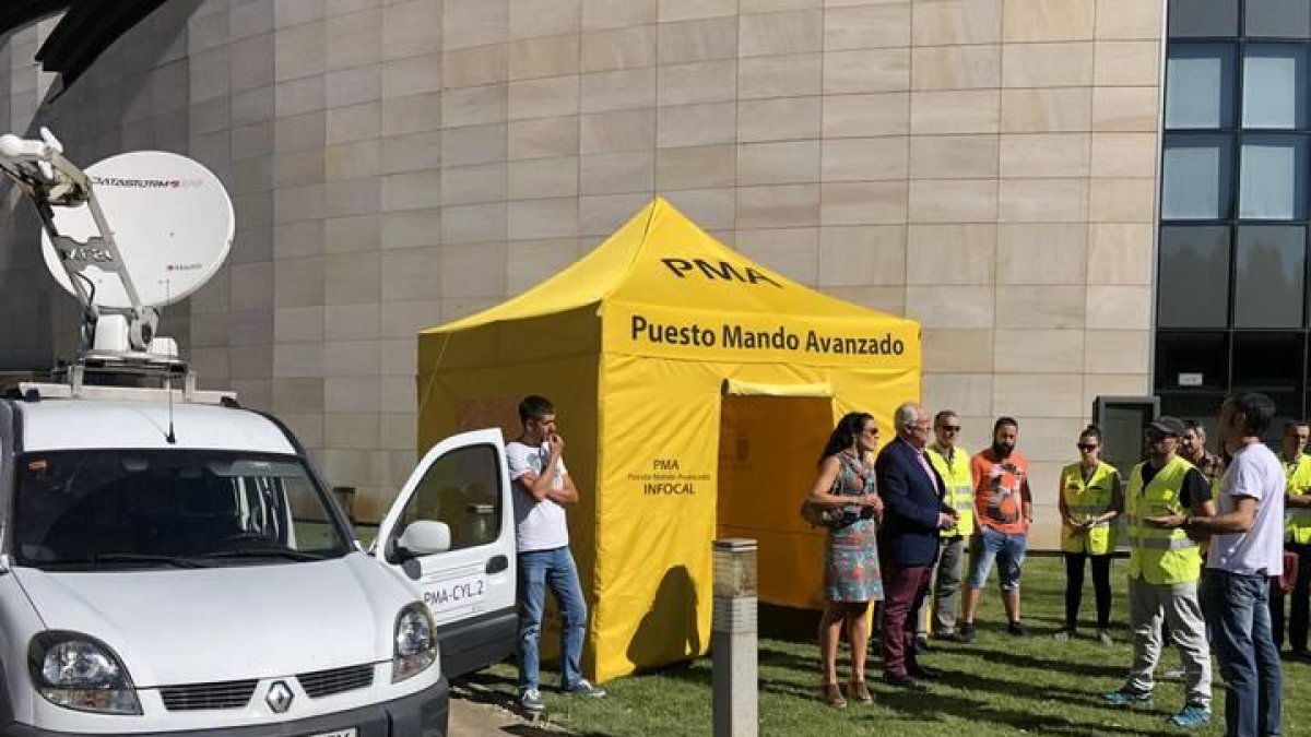 Presentación del nuevo vehículo con conexión a internet del dispositivo de lucha contra los incendios forestales de la Junta de Castilla y León