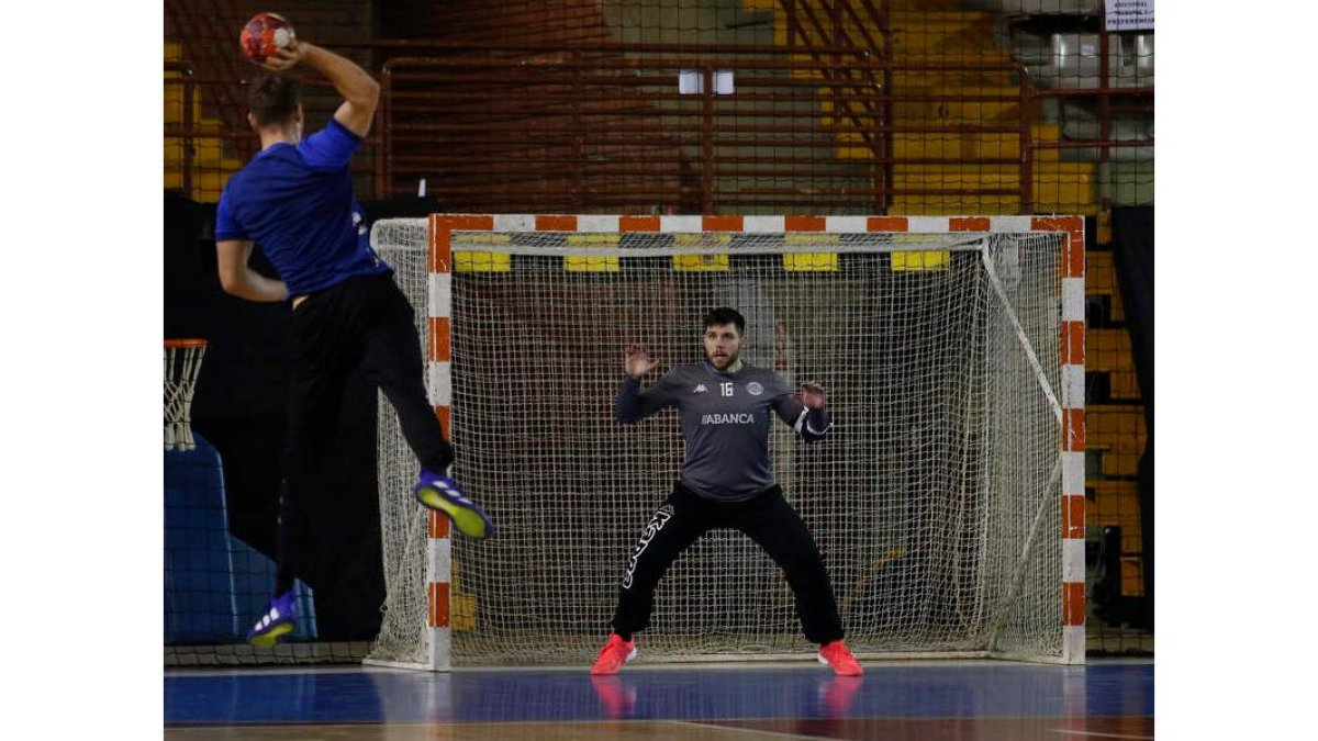 Dino Slavic estará disponible para el duelo europeo de hoy frente al Wisla Plock. FERNANDO OTERO