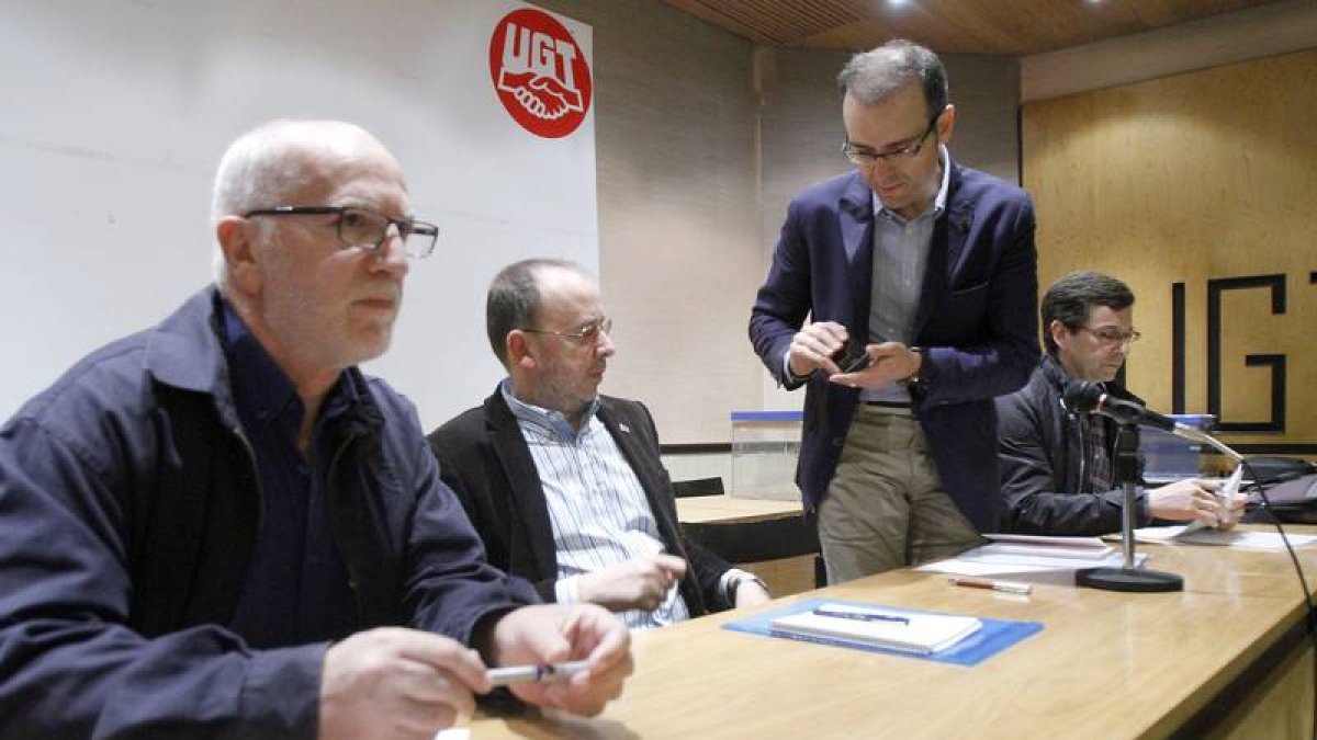 Reunión de la delegaciones de Asturias y León en defensa del ferrocarril