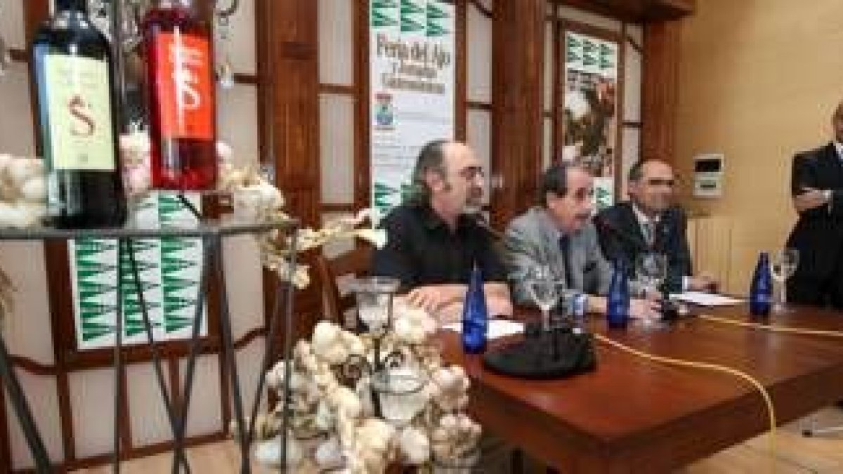 Pedro García Trapiello, Francisco Álvarez y Eugenio Blanco, en la presentación de ayer