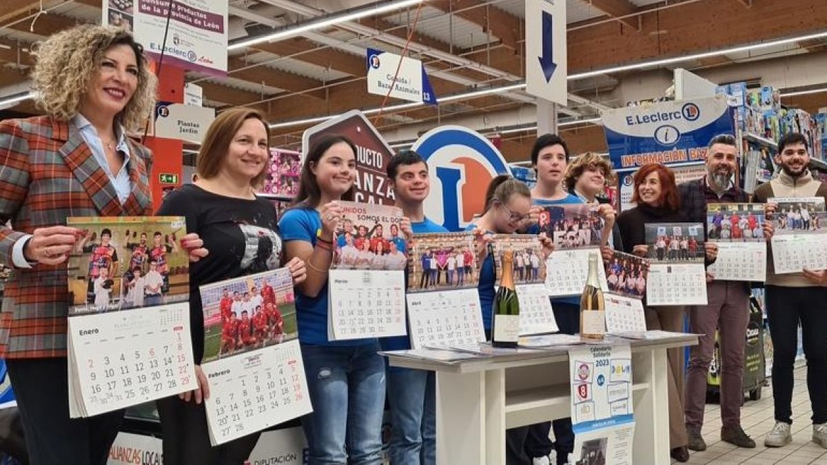 Presentación del calendario en el Hipermercado de E.Leclerc León de Trobajo del Camino. DL