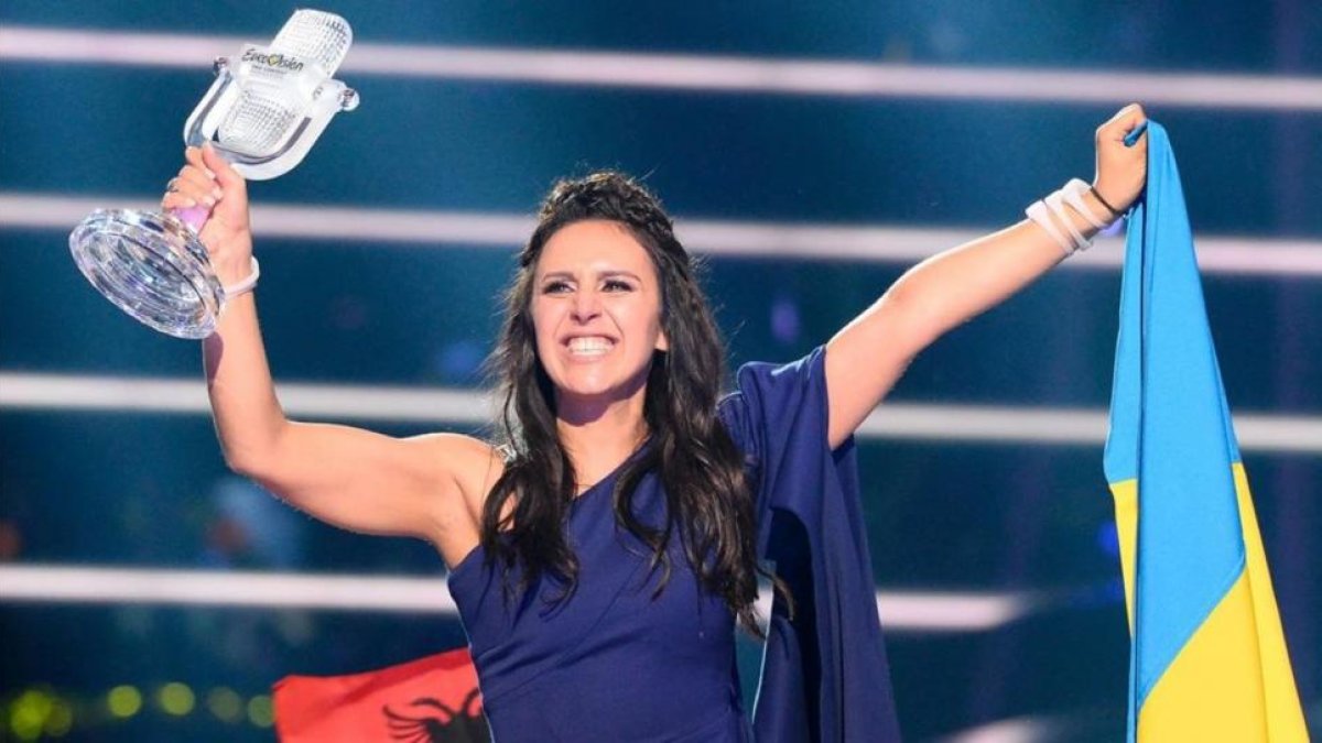 La ucraniana Jamala celebra su triunfo en Eurovisión 2016.