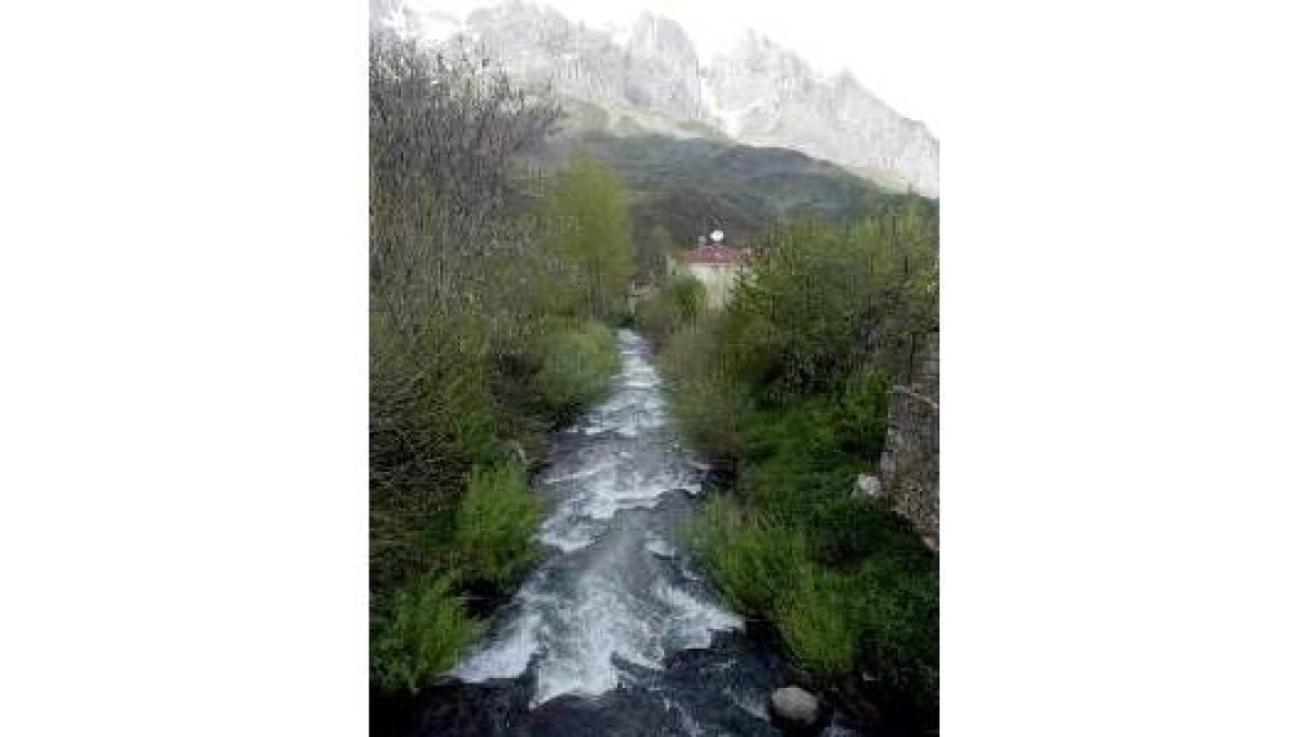 Vista del pueblo de Caín en el Parque de Picos de Europa