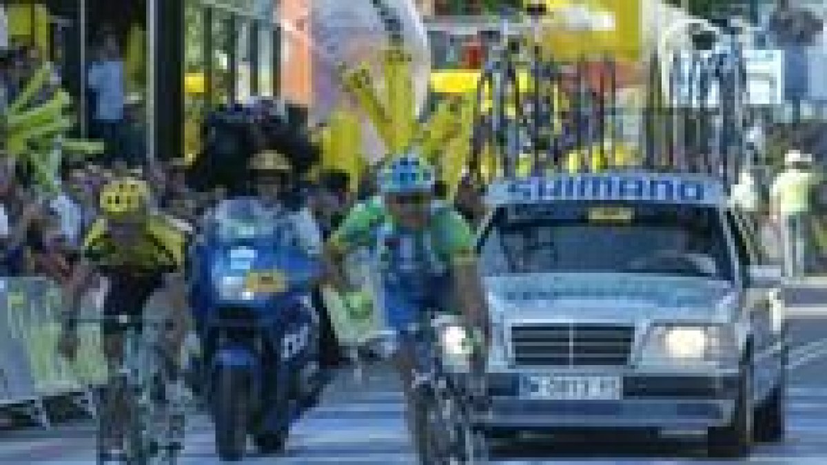 El colombiano Santiago Botero fue el vencedor en la llegada de la Vuelta 2002 a León