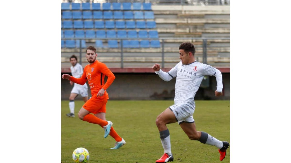 El filial blanco nunca se rindió y buscó el empate hasta el pitido final. FERNANDO OTERO