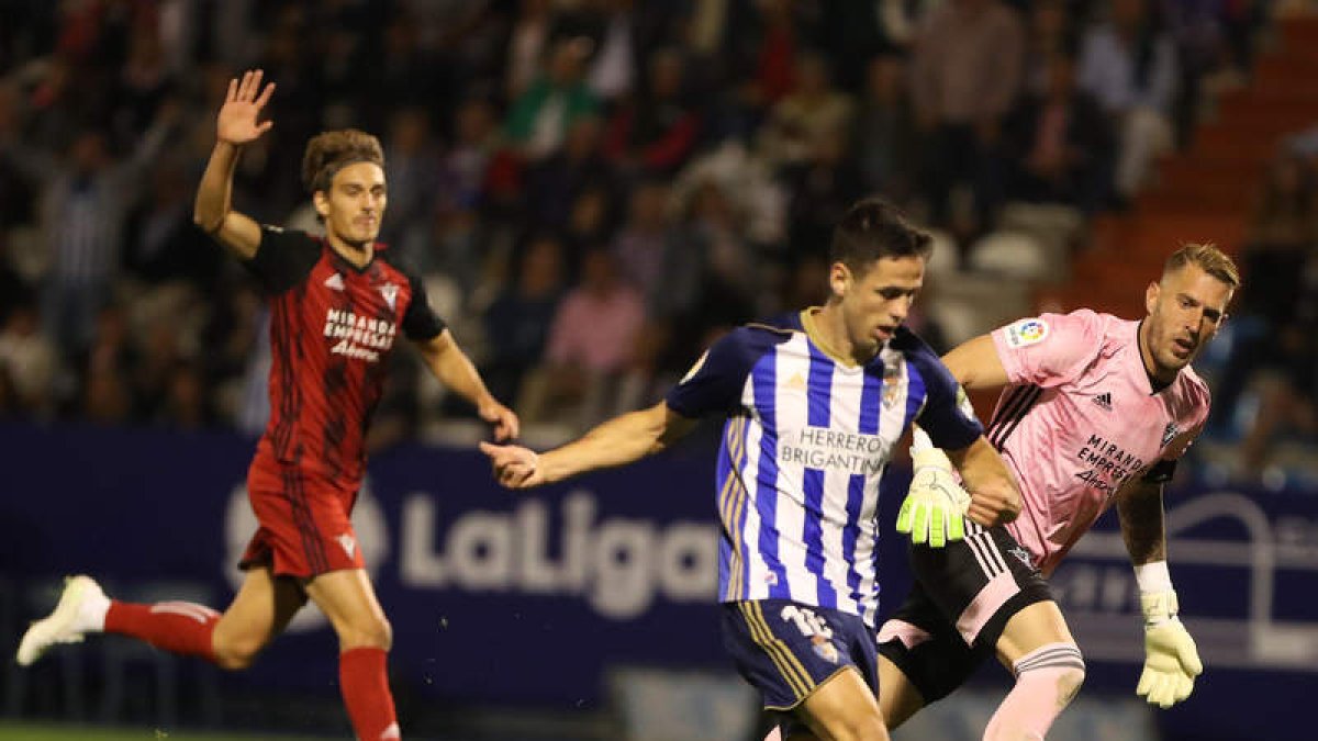 Las dos visitas del Mirandés tras el ascenso de ambos han acabado con victoria berciana. L. DE LA MATA