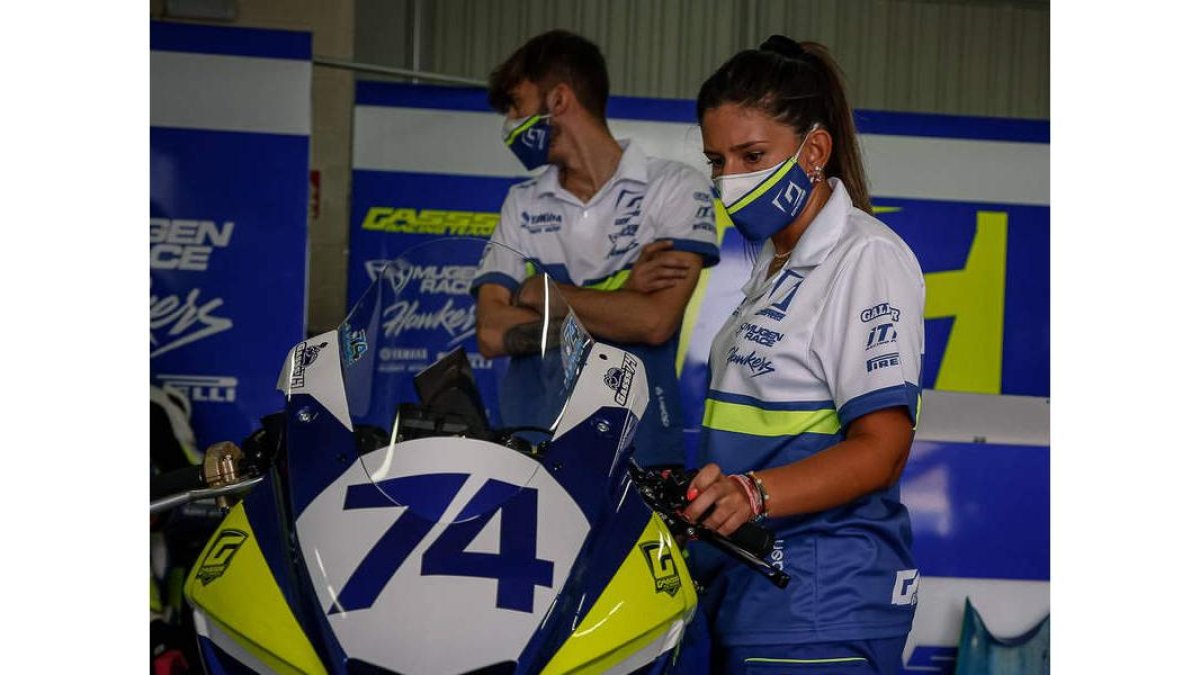Ángela Benavente tiene las ideas claras y los conocimientos para triunfar en el motociclismo. DL