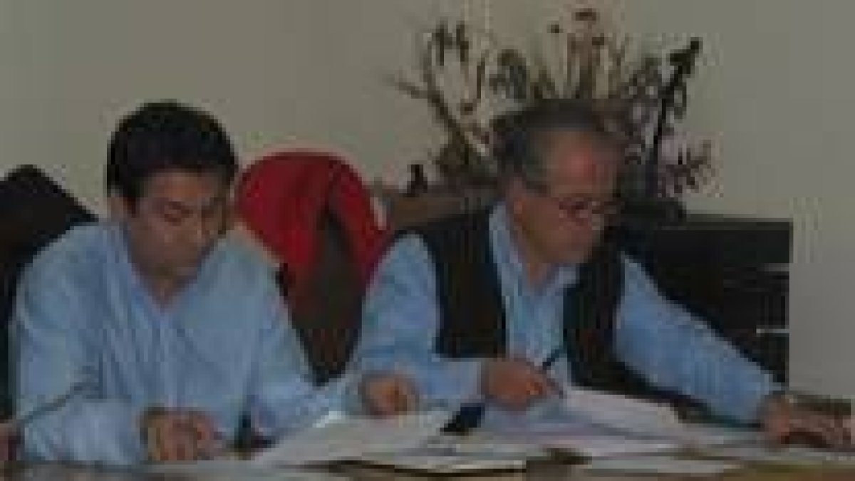 Luis Mariano Santos y José María Díez, concejales de la UPL en el Ayuntamiento de Cistierna
