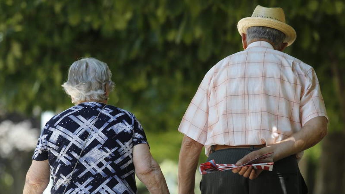 El envejecimiento de la población leonesa se traduce en más de 140.000 pensiones. JESÚS F. SALVADORES