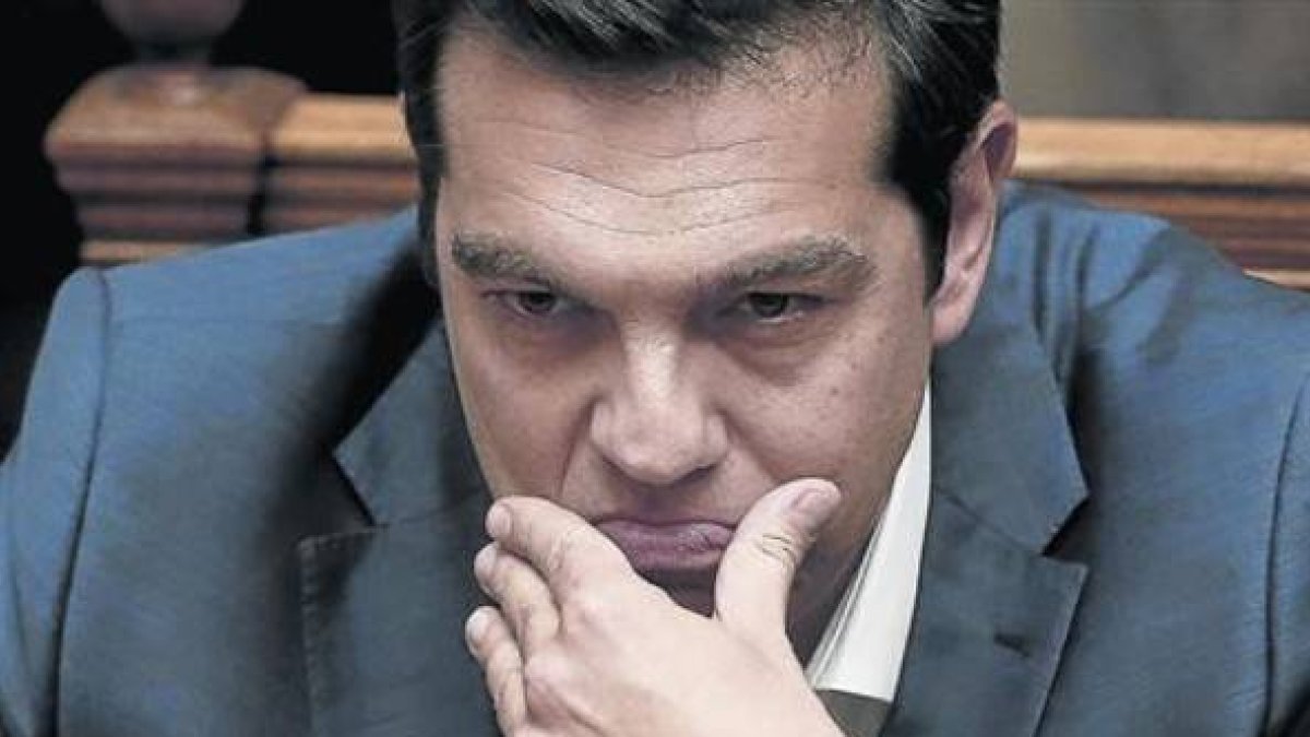 El primer ministro griego, Alexis Tsipras, durante su intervención en el Parlamento, este viernes.